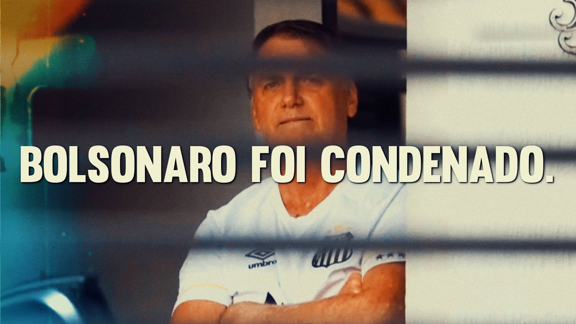 Fotografia de Bolsonaro sério de braços cruzados atrás de barras de grade na horizontal. Sob a foto o título: Bolsonaro foi condenado.